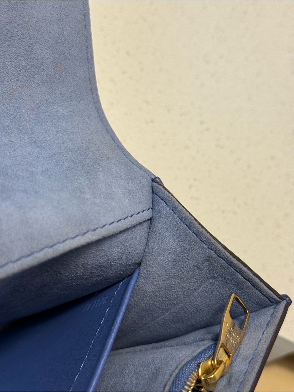 Louis Vuitton Blue Twist MM Shoulder Bag with Gold Hardware PL1176 - Picture 11 of 11